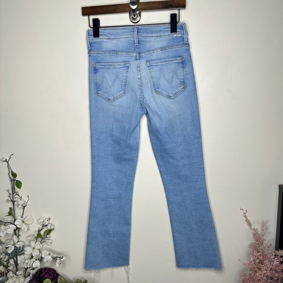 MOTHER The Insider Crop Step Fray Limited Edition Light Wash Sz 24 $248 {S10} - Picture 4 of 9